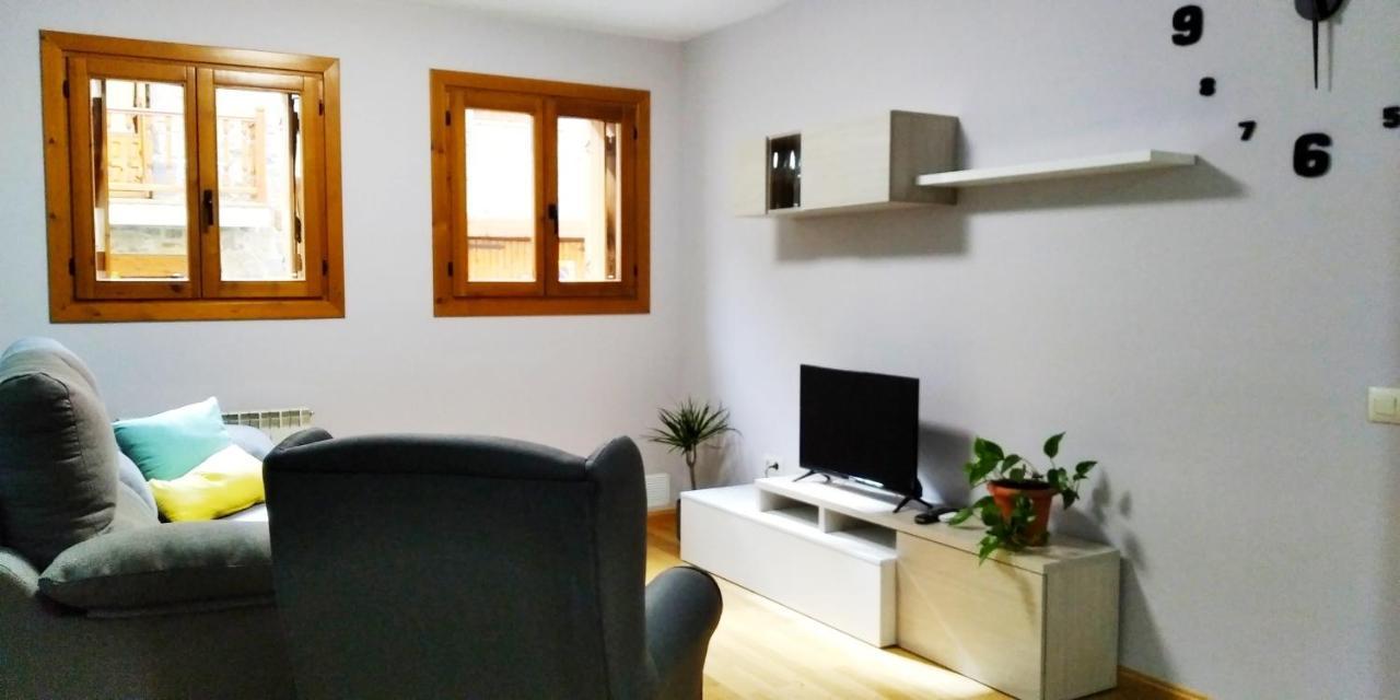 Apartamentos Tuara Castejón de Sos Екстериор снимка